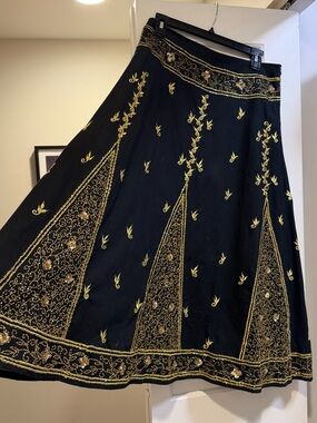 Basil & Maude Size 6 Black Skirt with Gold Embroidery